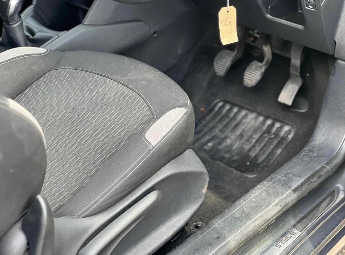 Used Peugeot 208 2014 for sale - 76878376: Photo 32