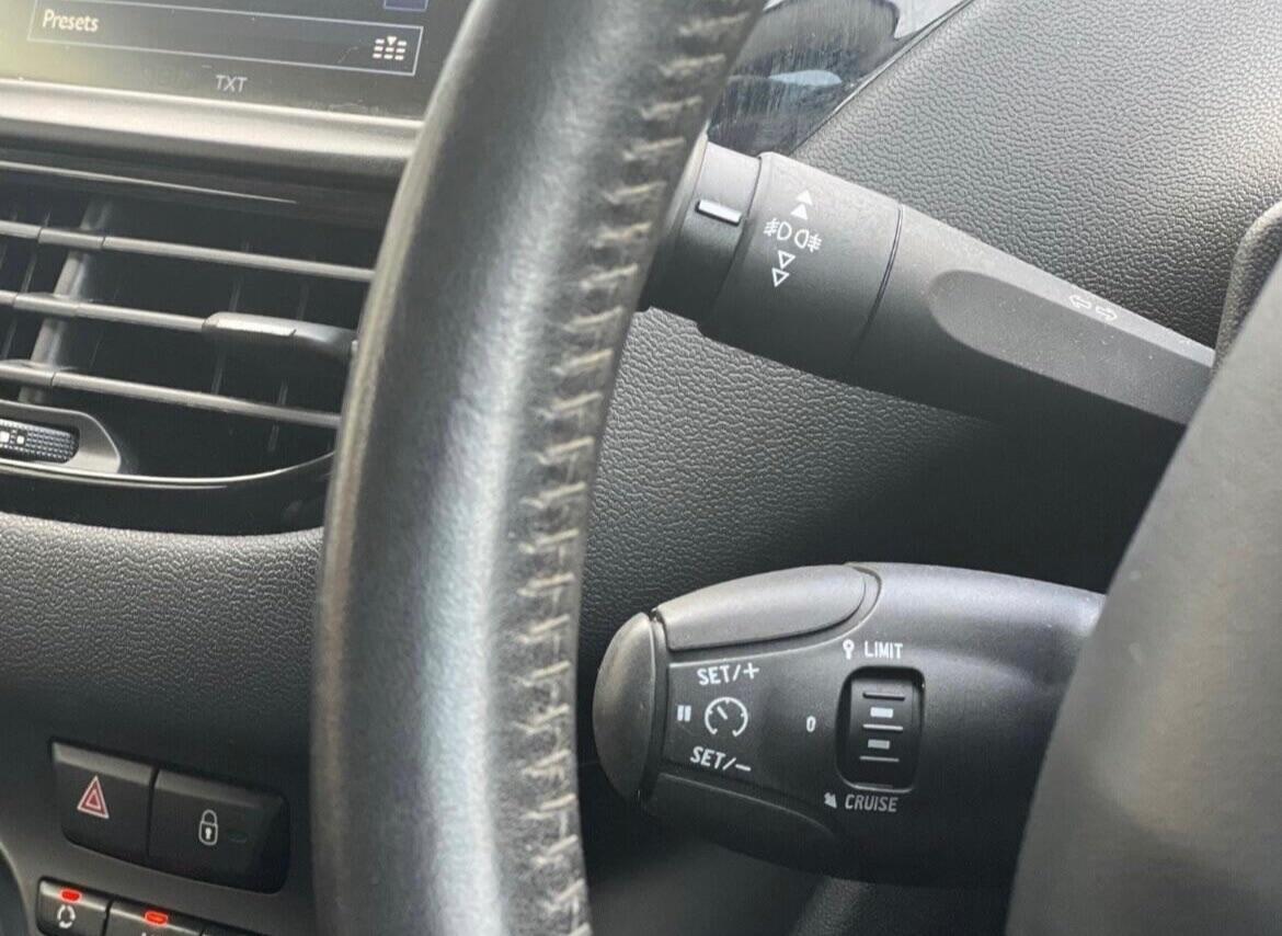 Used Peugeot 208 2014 for sale - 76878376: Photo 37