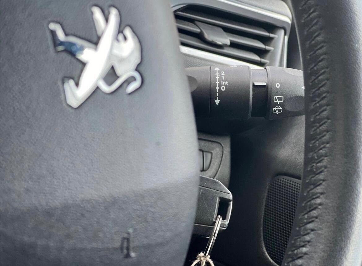 Used Peugeot 208 2014 for sale - 76878376: Photo 38