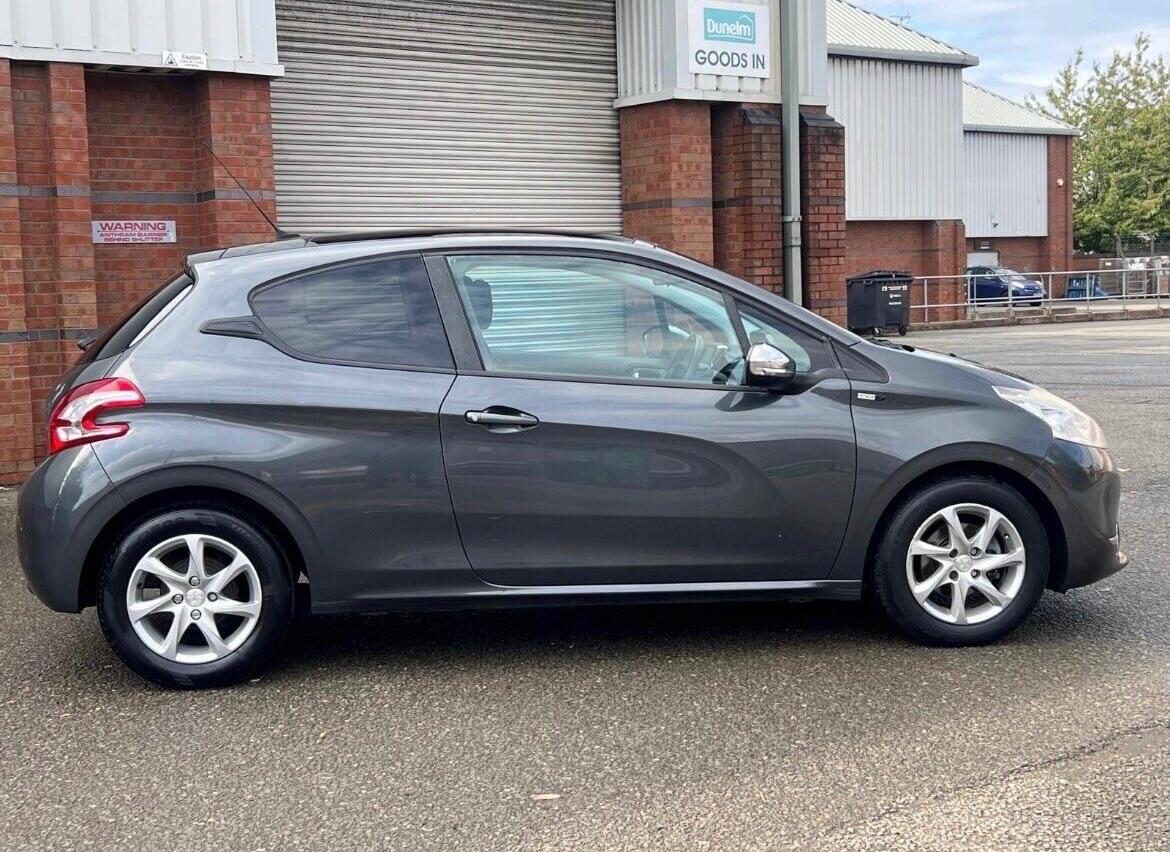 Used Peugeot 208 2014 for sale - 76878376: Photo 5