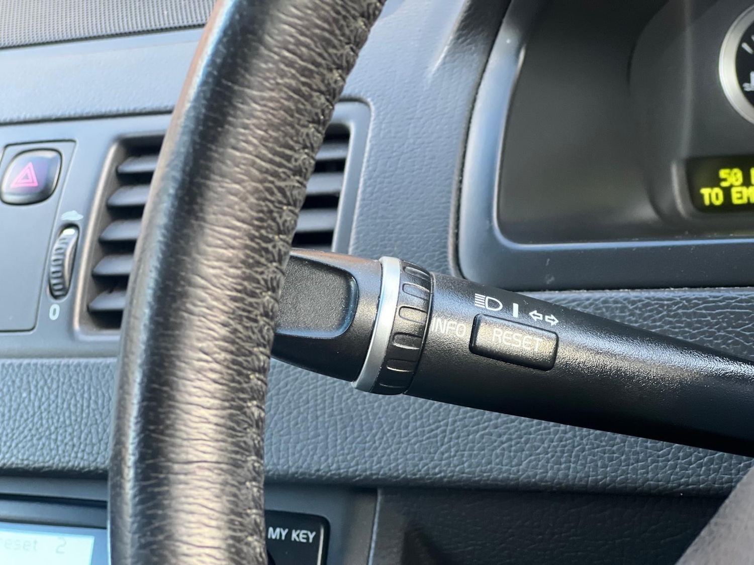 Used Volvo XC90 2011 for sale - 77015316: Photo 45