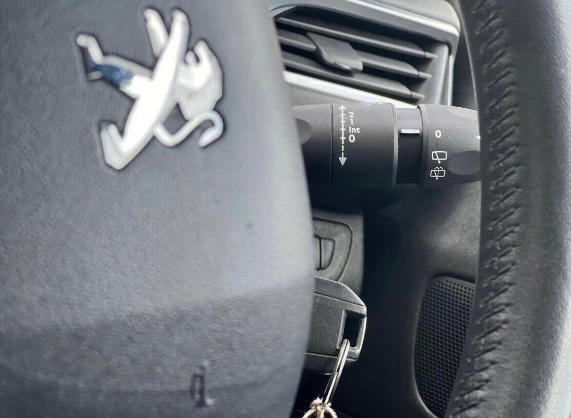 Used Peugeot 208 2014 for sale - 77279535: Photo 37