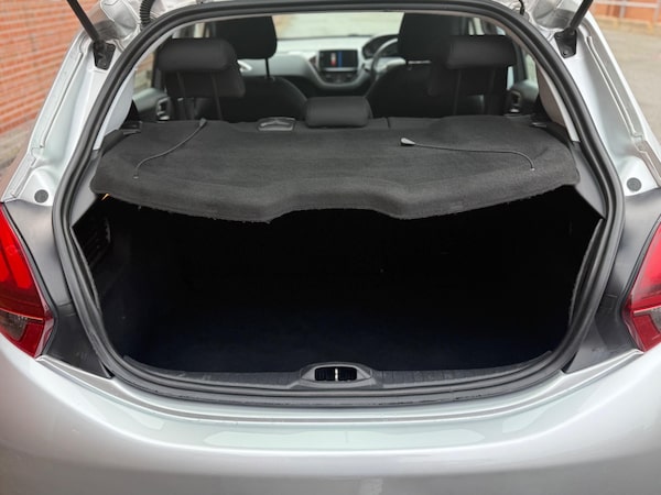 Used Peugeot 208 2017 for sale - 76260254: Photo 11