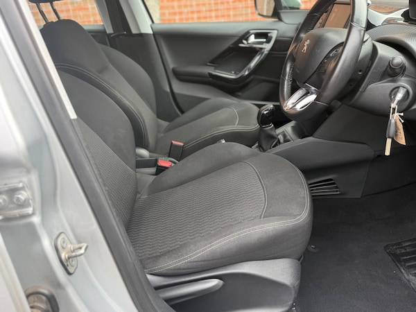 Used Peugeot 208 2017 for sale - 76260254: Photo 13
