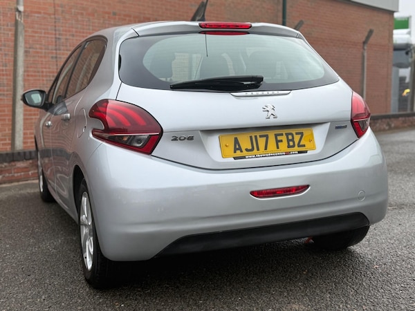 Used Peugeot 208 2017 for sale - 76260254: Photo 2