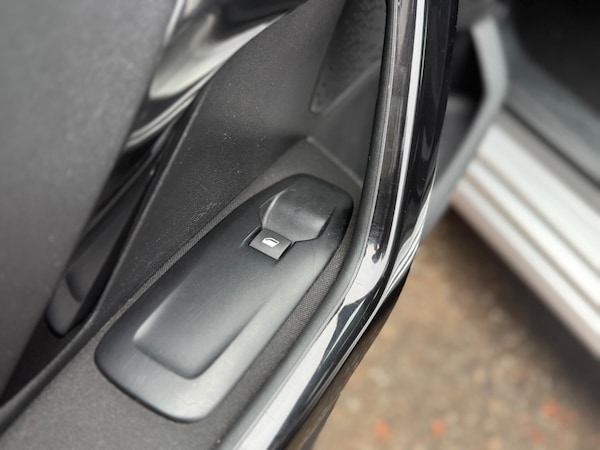 Used Peugeot 208 2017 for sale - 76260254: Photo 37