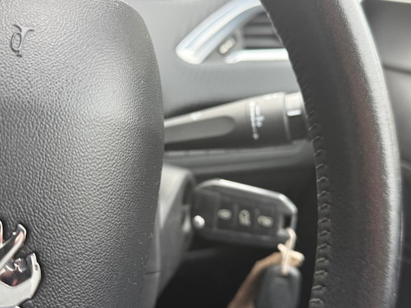 Used Peugeot 208 2017 for sale - 76260254: Photo 42