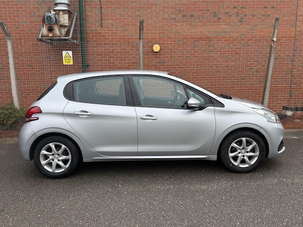 Used Peugeot 208 2017 for sale - 76260254: Photo 5
