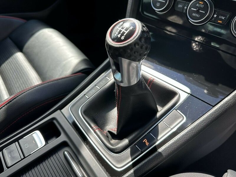 Used Volkswagen Golf 2017 for sale - 76765045: Photo 33