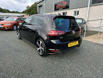 Used Volkswagen Golf 2017 for sale - 75833292: Photo