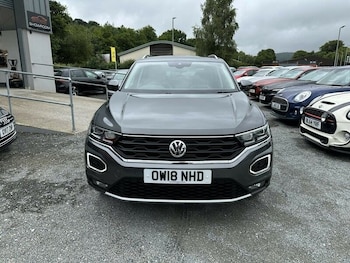 Used Volkswagen T-Roc 2018 for sale - 76034986: Photo 2