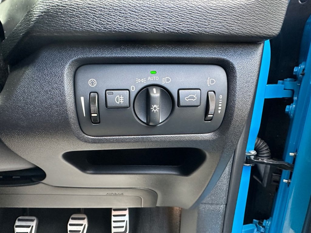 Used Volvo V40 2016 for sale - 77703914: Photo 31