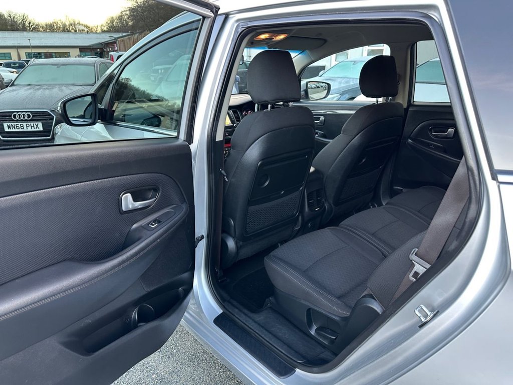 Used Kia Carens 2017 for sale - 77200217: Photo 15