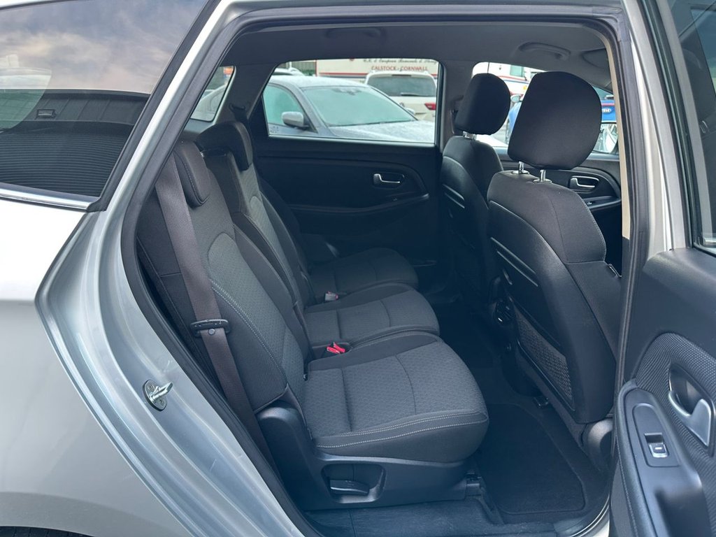 Used Kia Carens 2017 for sale - 77200217: Photo 18