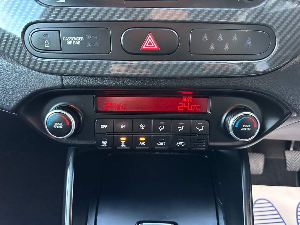 Used Kia Carens 2017 for sale - 77200217: Photo 29