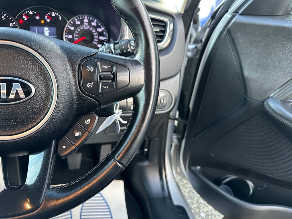 Used Kia Carens 2017 for sale - 77200217: Photo 31