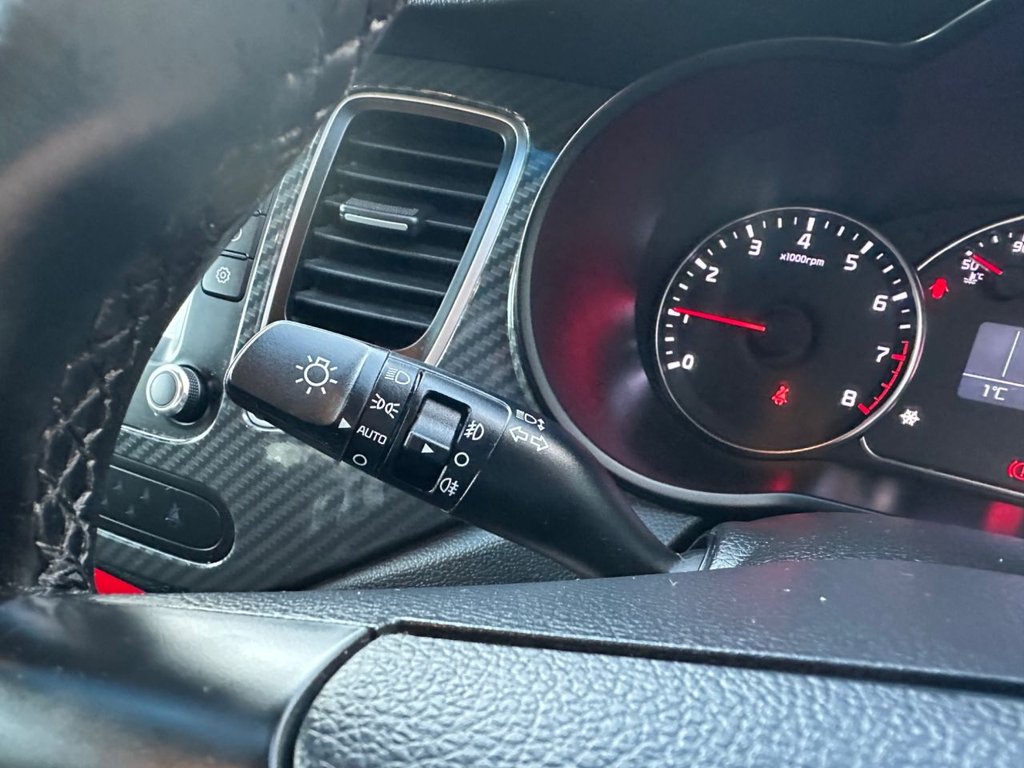 Used Kia Carens 2017 for sale - 77200217: Photo 32