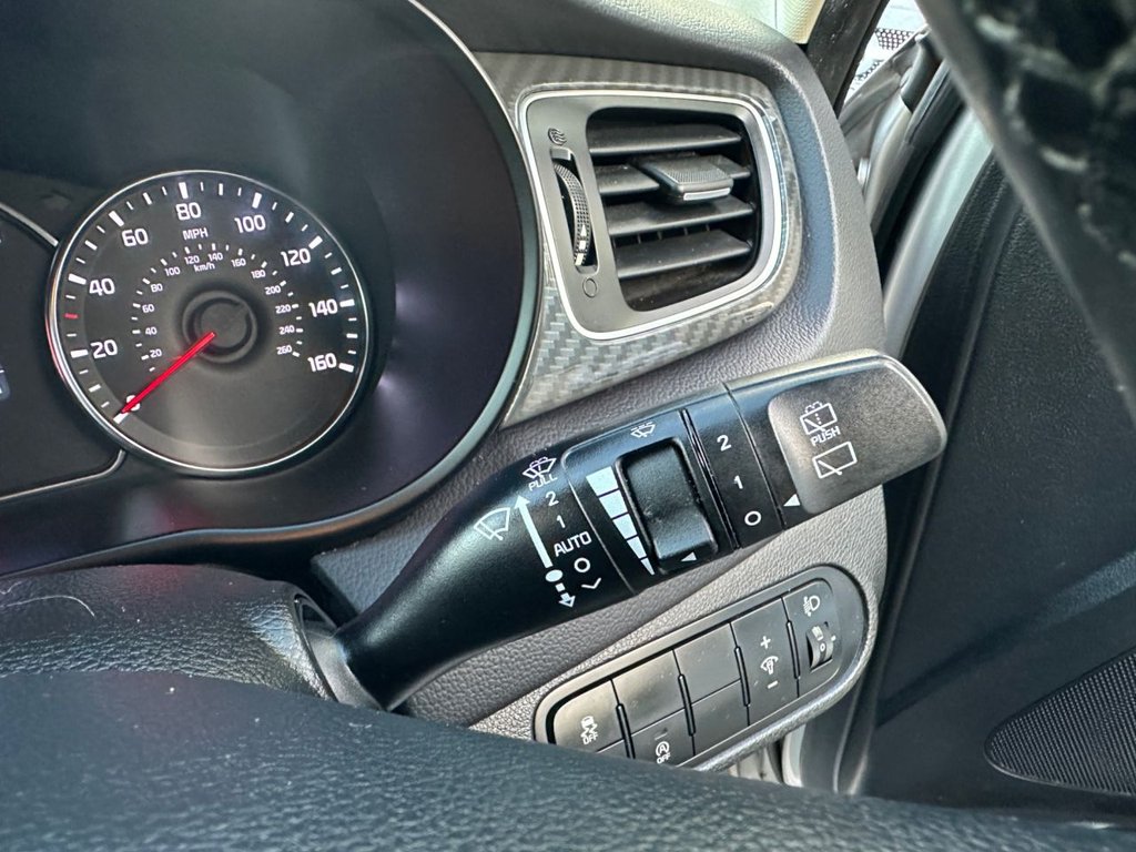 Used Kia Carens 2017 for sale - 77200217: Photo 33