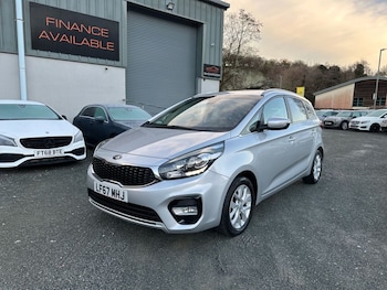 Used Kia Carens 2017 for sale - 77200217: Photo