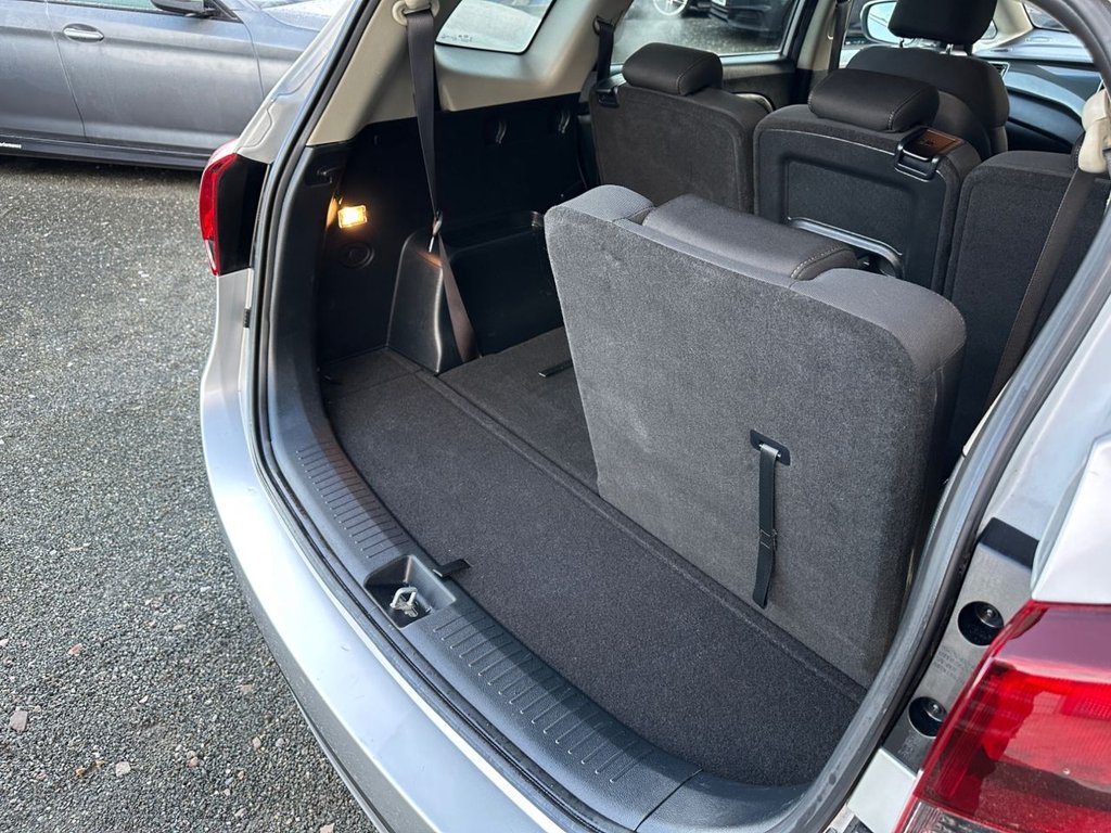 Used Kia Carens 2017 for sale - 77200217: Photo 40