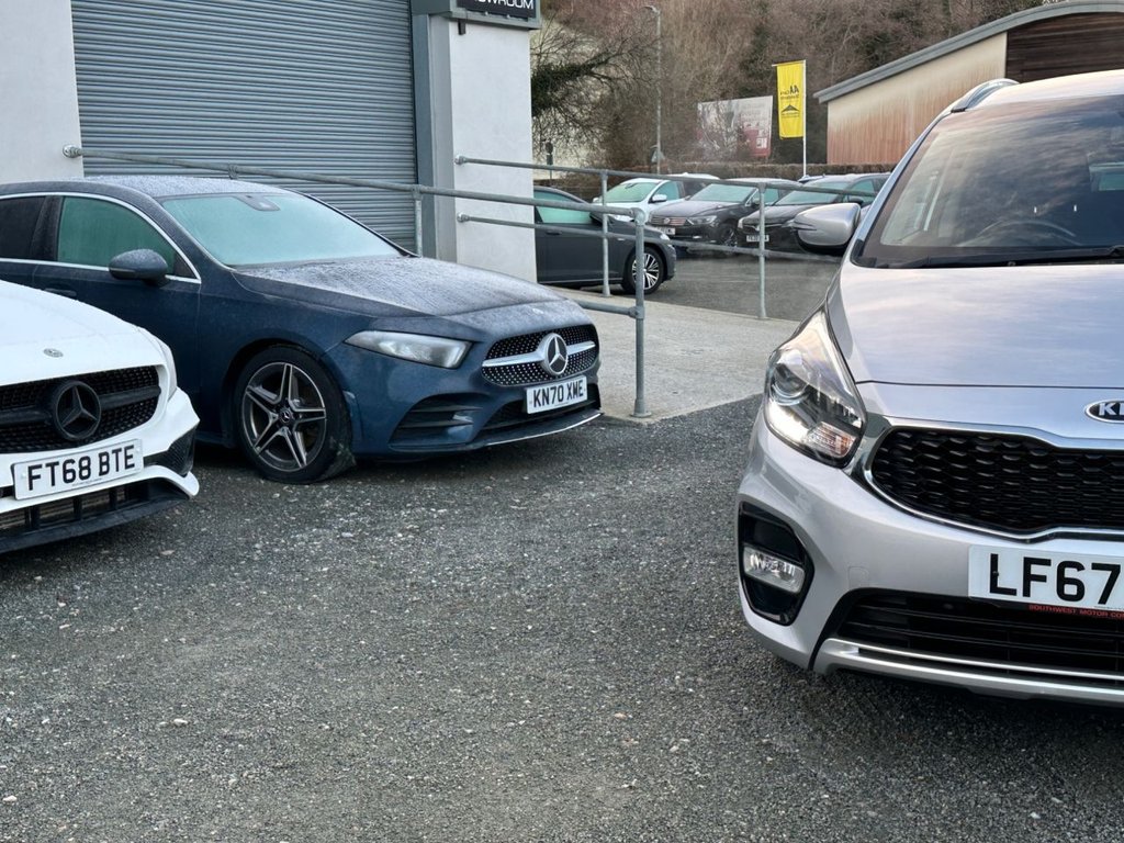 Used Kia Carens 2017 for sale - 77200217: Photo 45