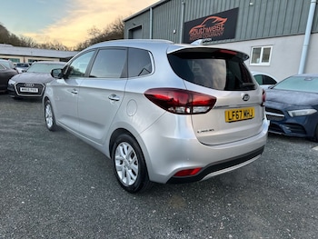 Used Kia Carens 2017 for sale - 77200217: Photo