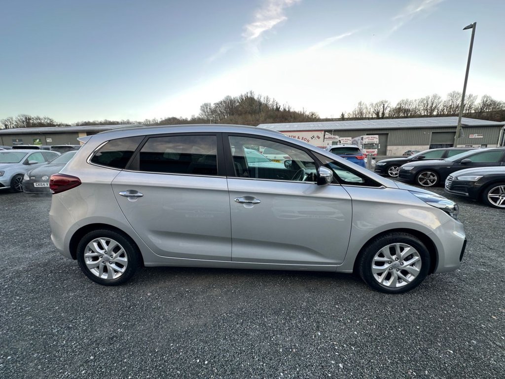 Used Kia Carens 2017 for sale - 77200217: Photo 8