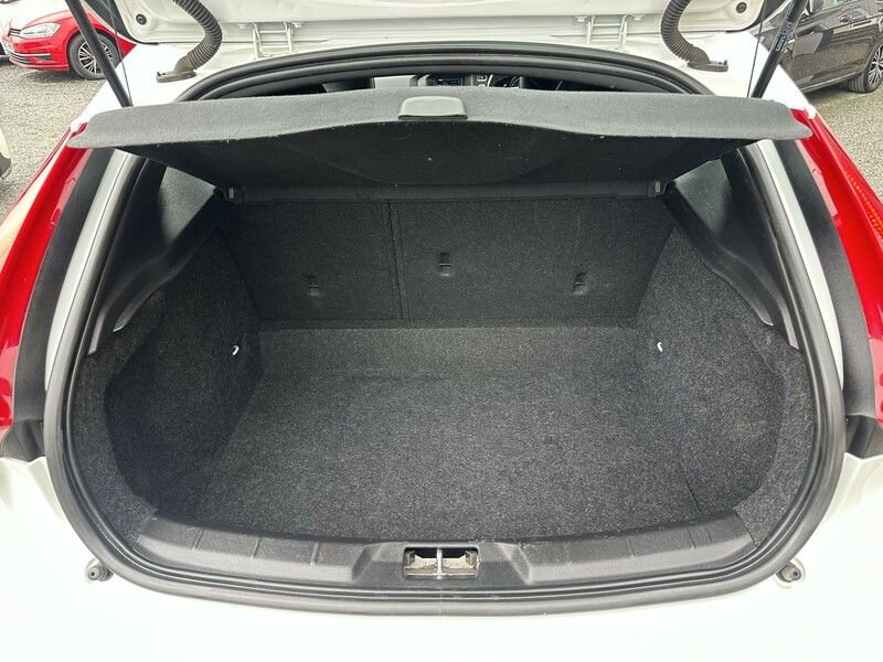 Used Volvo V40 2016 for sale - 76035015: Photo 35