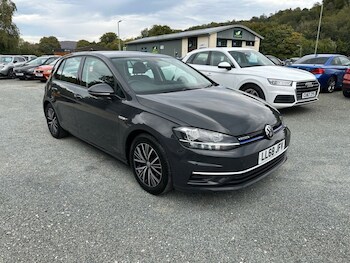 Volkswagen - Golf