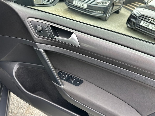 Used Volkswagen Golf 2018 for sale - 76148139: Photo 36