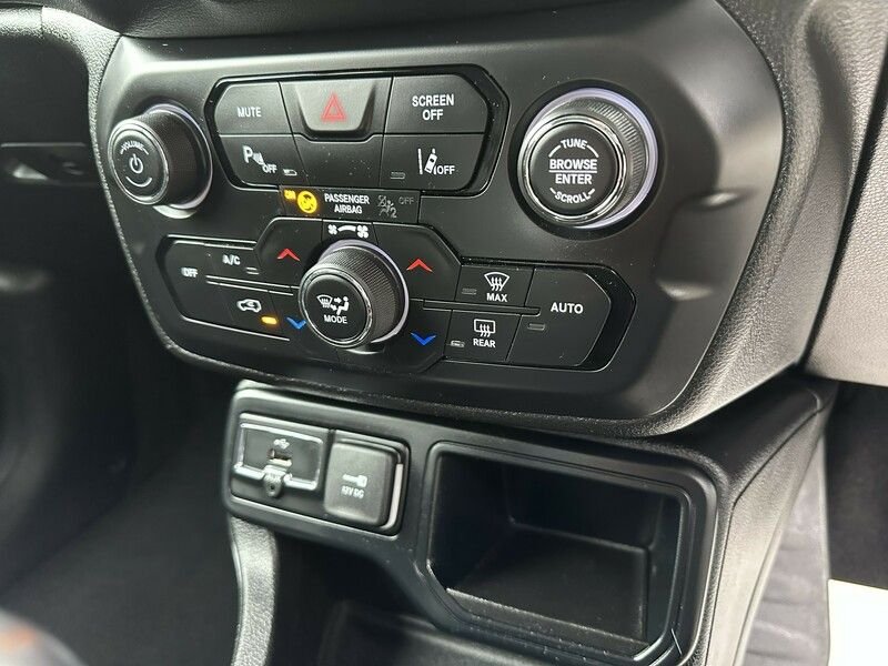 Used Jeep Renegade 2020 for sale - 76034990: Photo 30