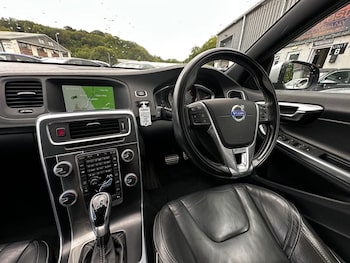 Used Volvo V60 2016 for sale - 79059426: Photo