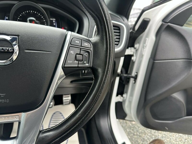 Used Volvo V40 2016 for sale - 76765047: Photo 30