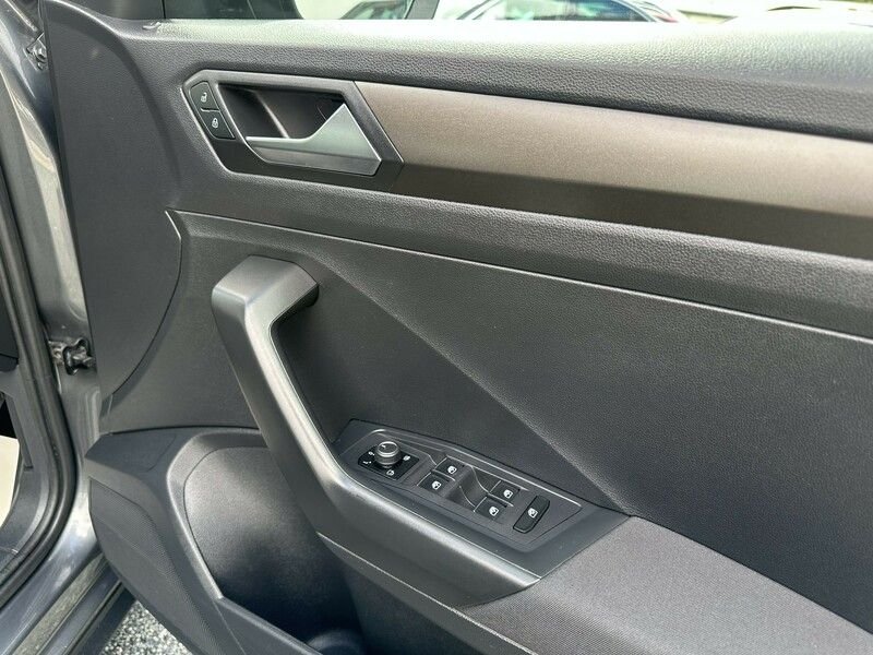 Used Volkswagen T-Roc 2018 for sale - 76035010: Photo 32