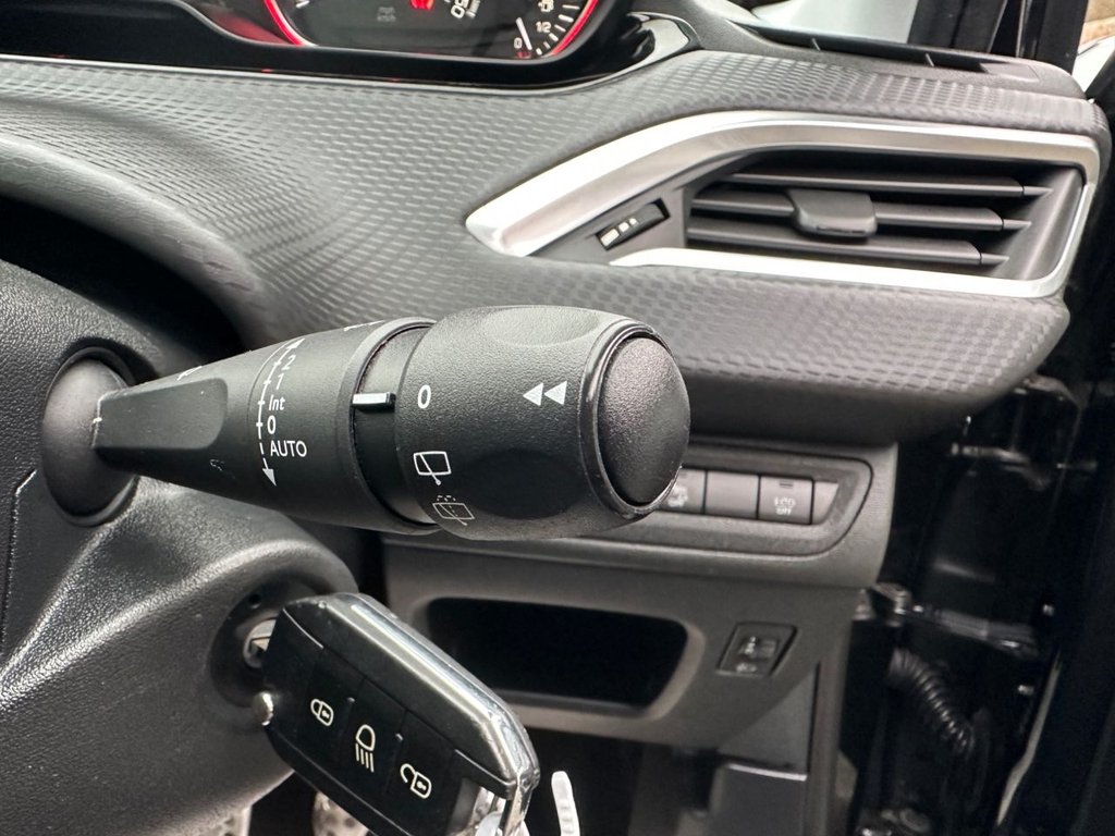 Used Peugeot 2008 2017 for sale - 77976409: Photo 33