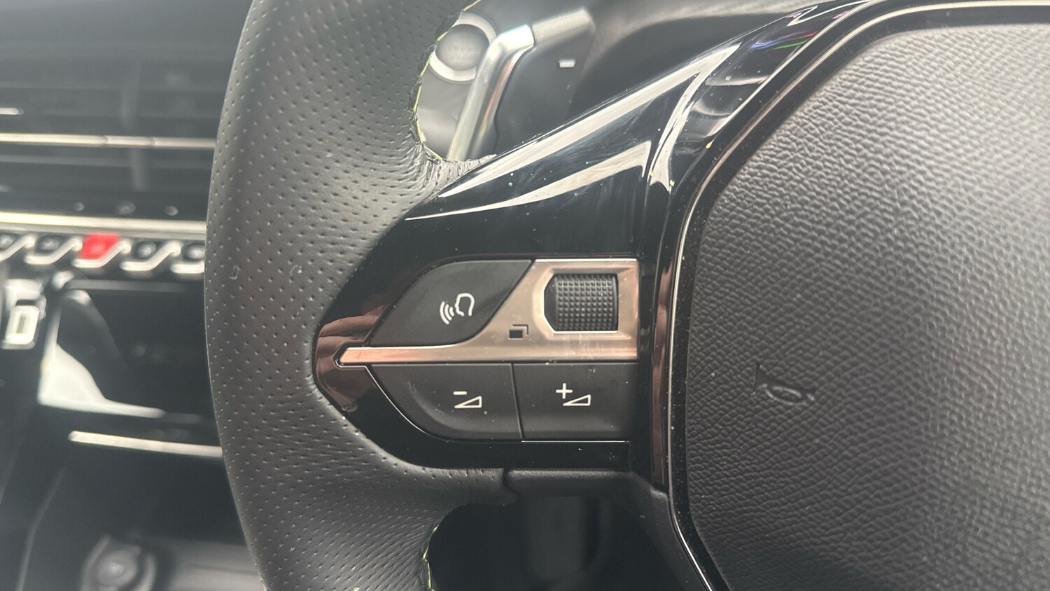 Used Peugeot 2008 2024 for sale - 76290456: Photo 27