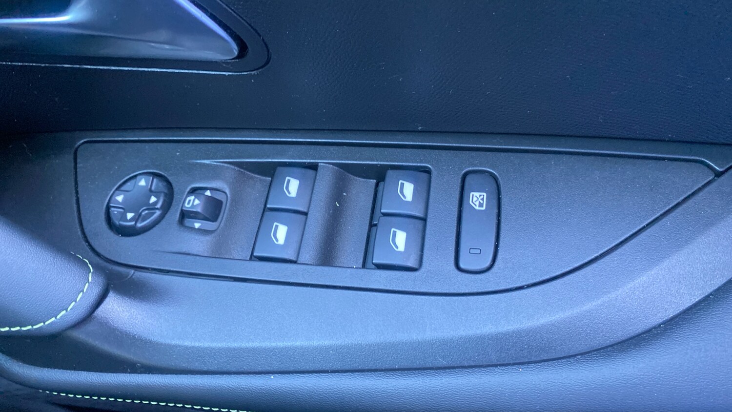 Used Peugeot 2008 2023 for sale - 77945944: Photo 36