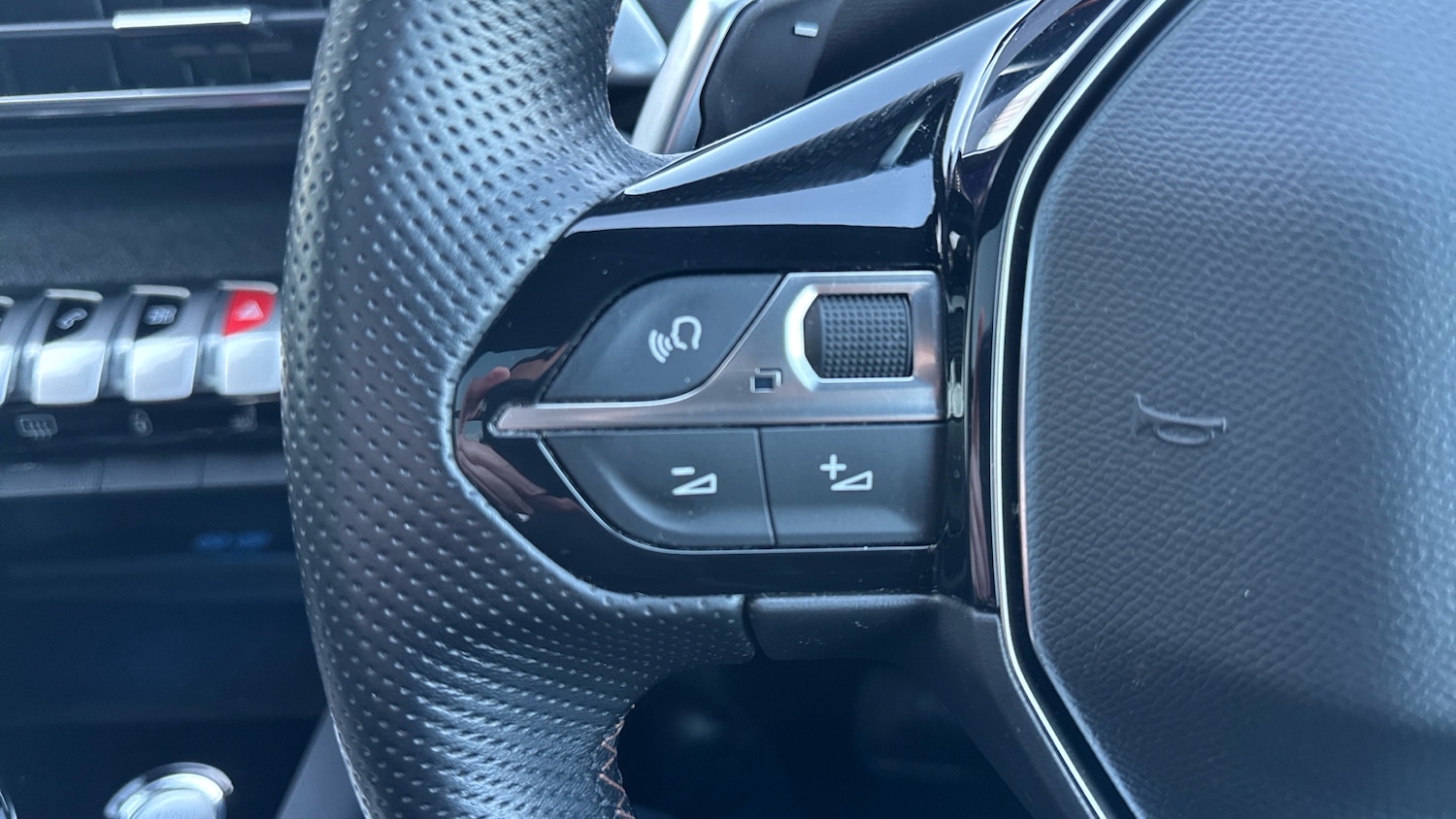 Used Peugeot 5008 2020 for sale - 77036659: Photo 28