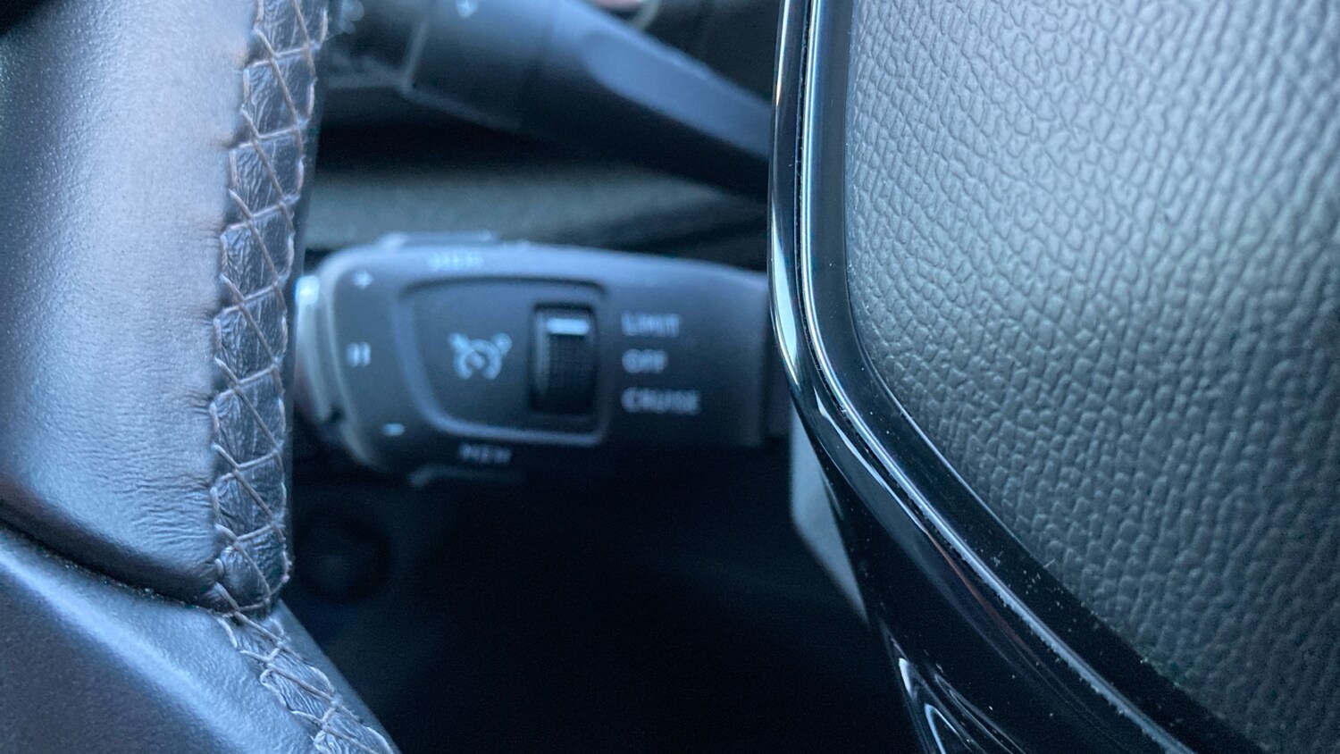 Used Peugeot 5008 2022 for sale - 76638560: Photo 41