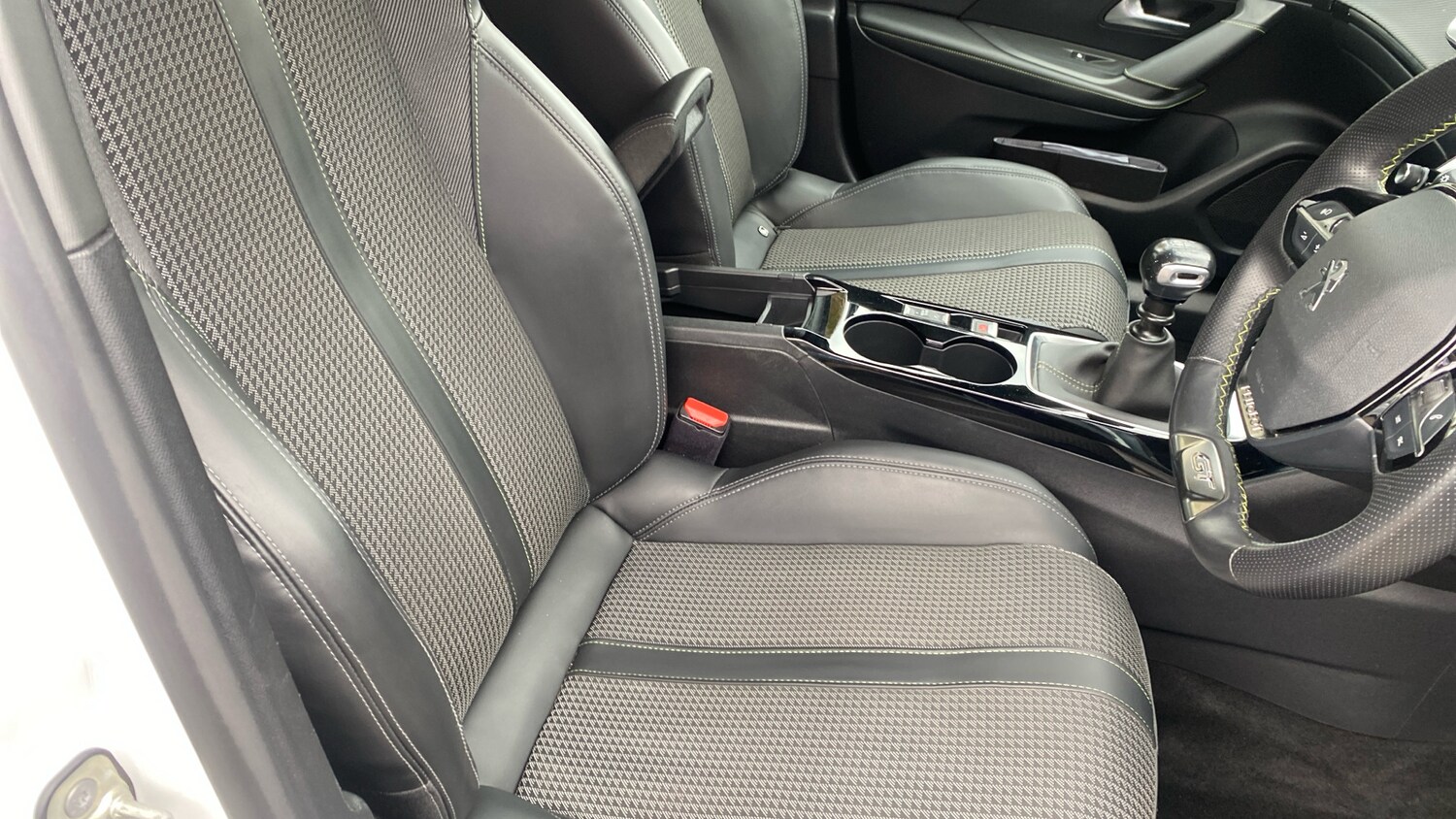 Used Peugeot 2008 2022 for sale - 76299716: Photo 32