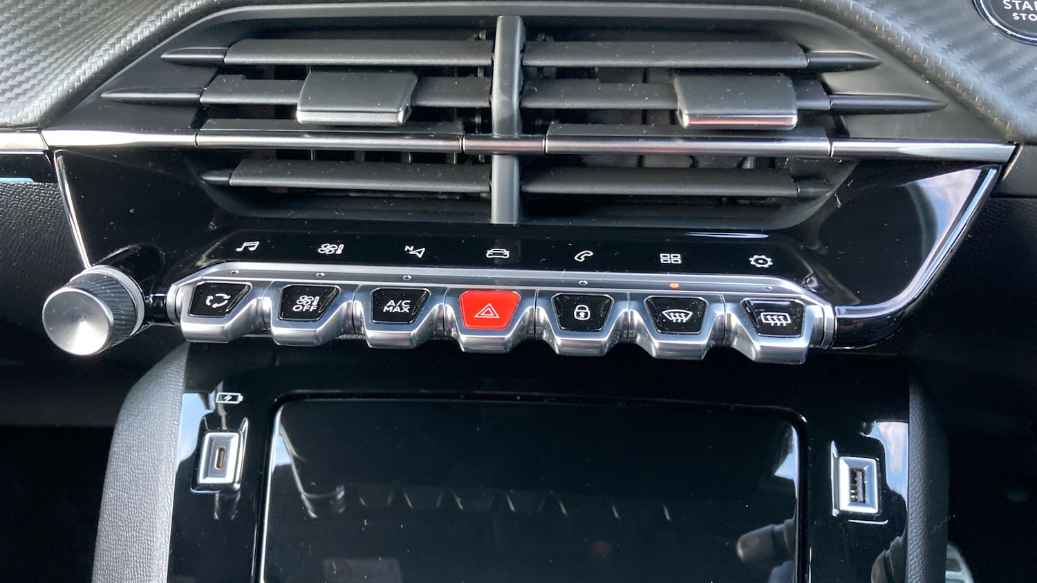 Used Peugeot 208 2023 for sale - 77129428: Photo 32