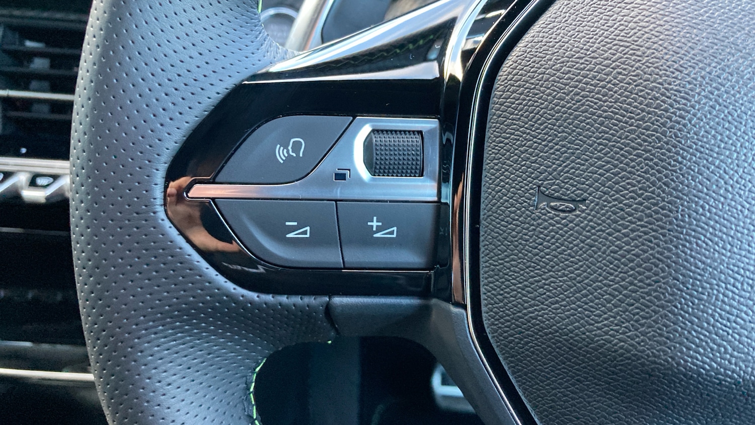 Used Peugeot 2008 2025 for sale - 76684009: Photo 28