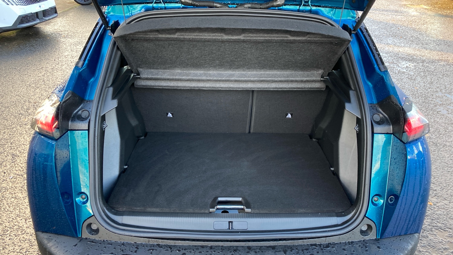 Used Peugeot 2008 2025 for sale - 76684009: Photo 4