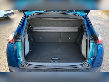 Used Peugeot 2008 2025 for sale - 76684009: Photo