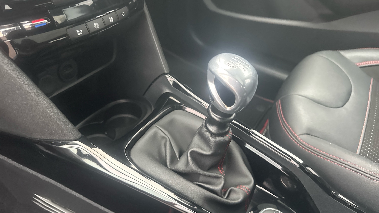 Used Peugeot 2008 2018 for sale - 76719944: Photo 13