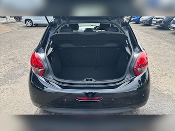 Used Peugeot 208 2017 for sale - 79476313: Photo
