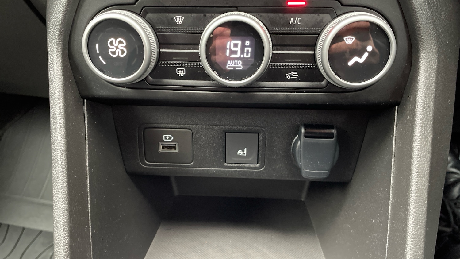 Used Dacia Jogger 2024 for sale - 76766787: Photo 42