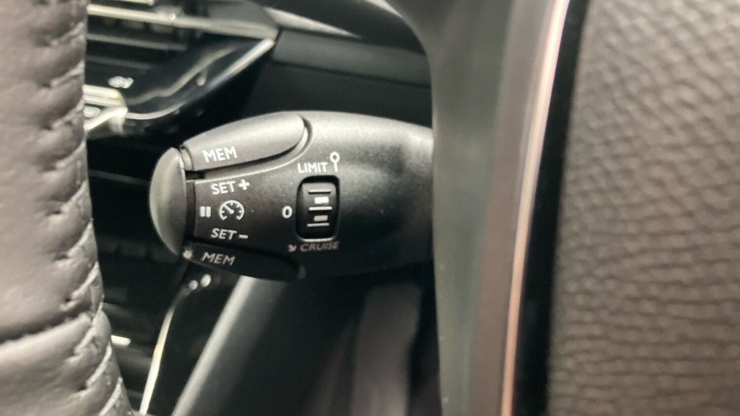 Used Peugeot 2008 2025 for sale - 76222110: Photo 25