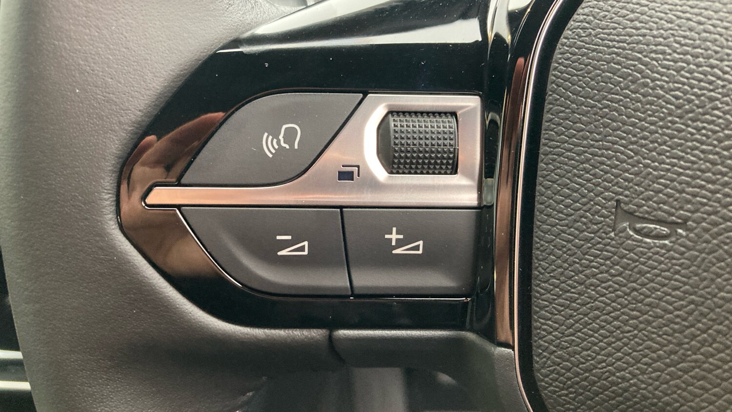 Used Peugeot 2008 2025 for sale - 76222110: Photo 28