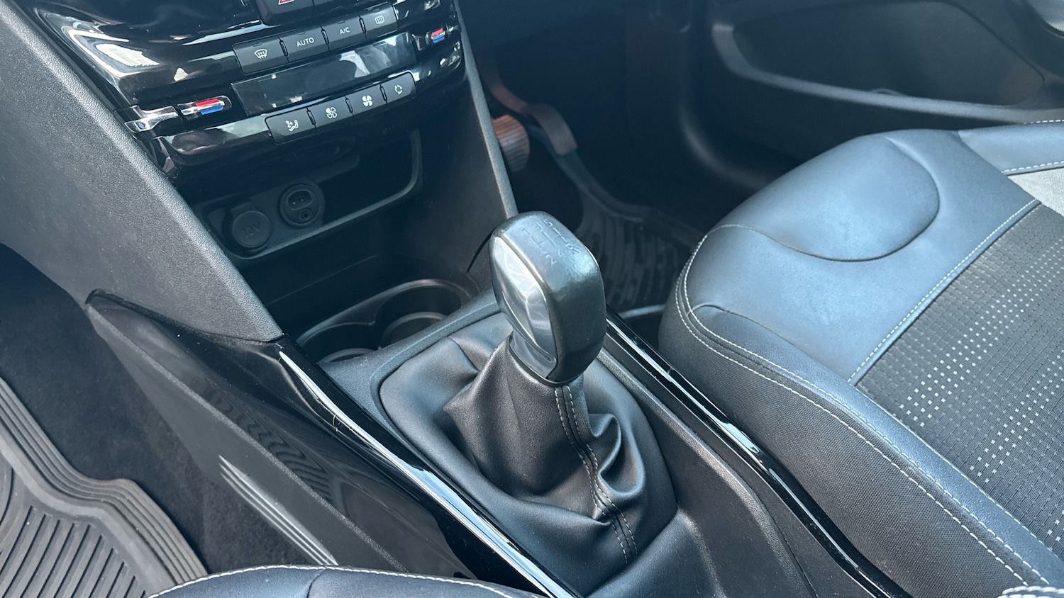 Used Peugeot 2008 2018 for sale - 77172909: Photo 13